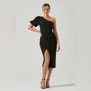 ASTR THE LABEL: JOELLE ONE SHOULDER MIDI DRESS